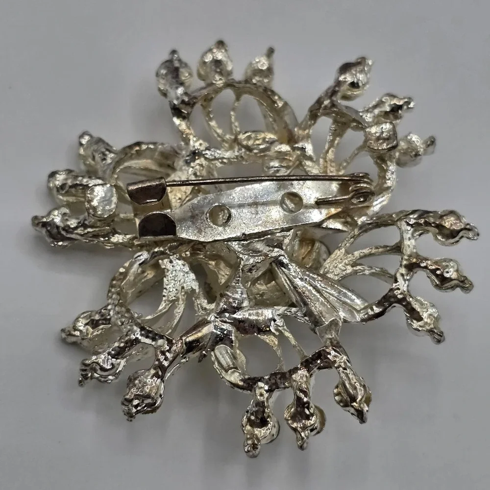 Sparkling Rhinestone Brooch Silver Snowflake Design Starburst Floral Pin Jewerly